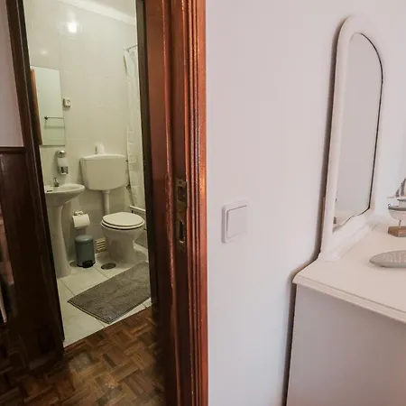 Besugo's House & Δωμάτια σε οικογενειακή κατοικία Ναζαρέ