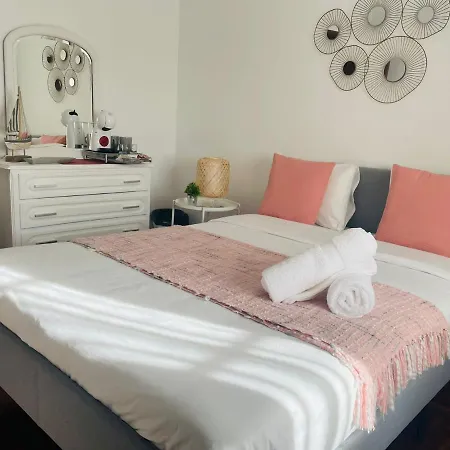 Besugo's House & Ναζαρέ