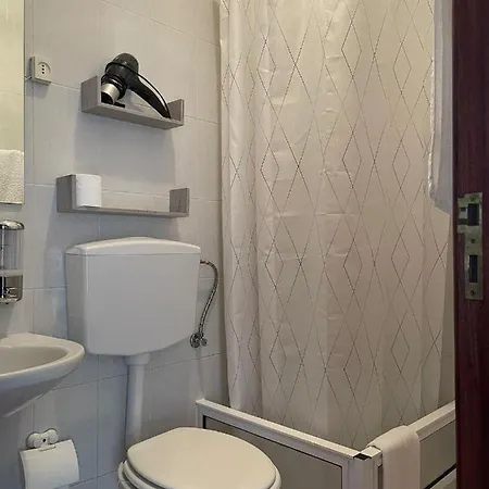 Δωμάτια σε οικογενειακή κατοικία Besugo's House &