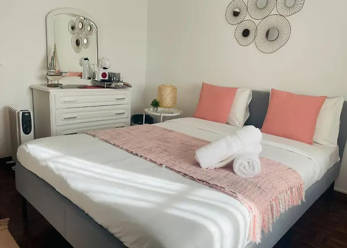 Besugo's House & Nazaré